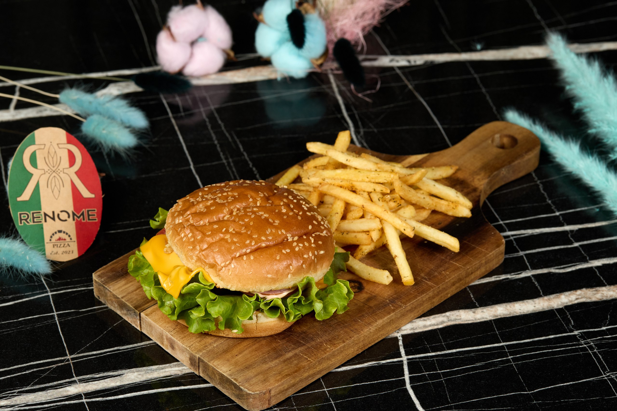 Burger cu coastă BBQ