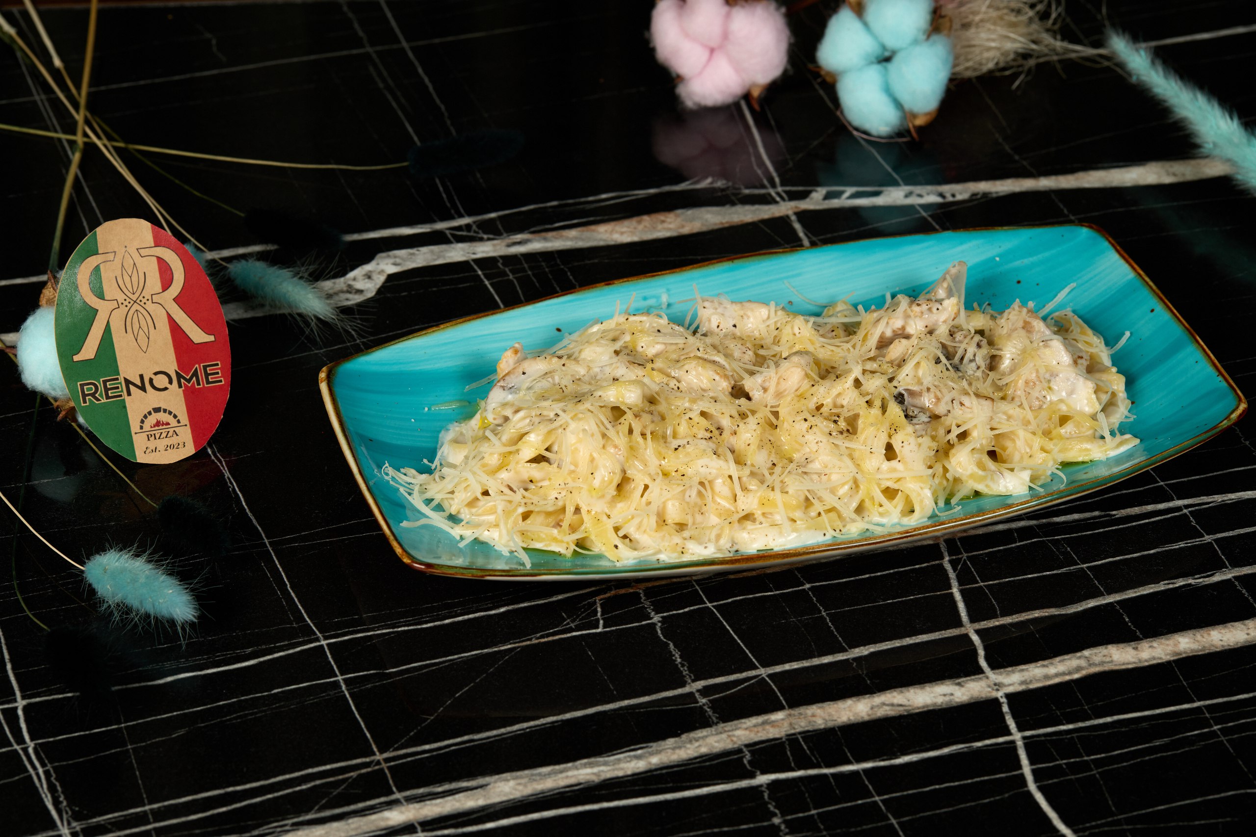 Fettuccine cu pui și ciuperci