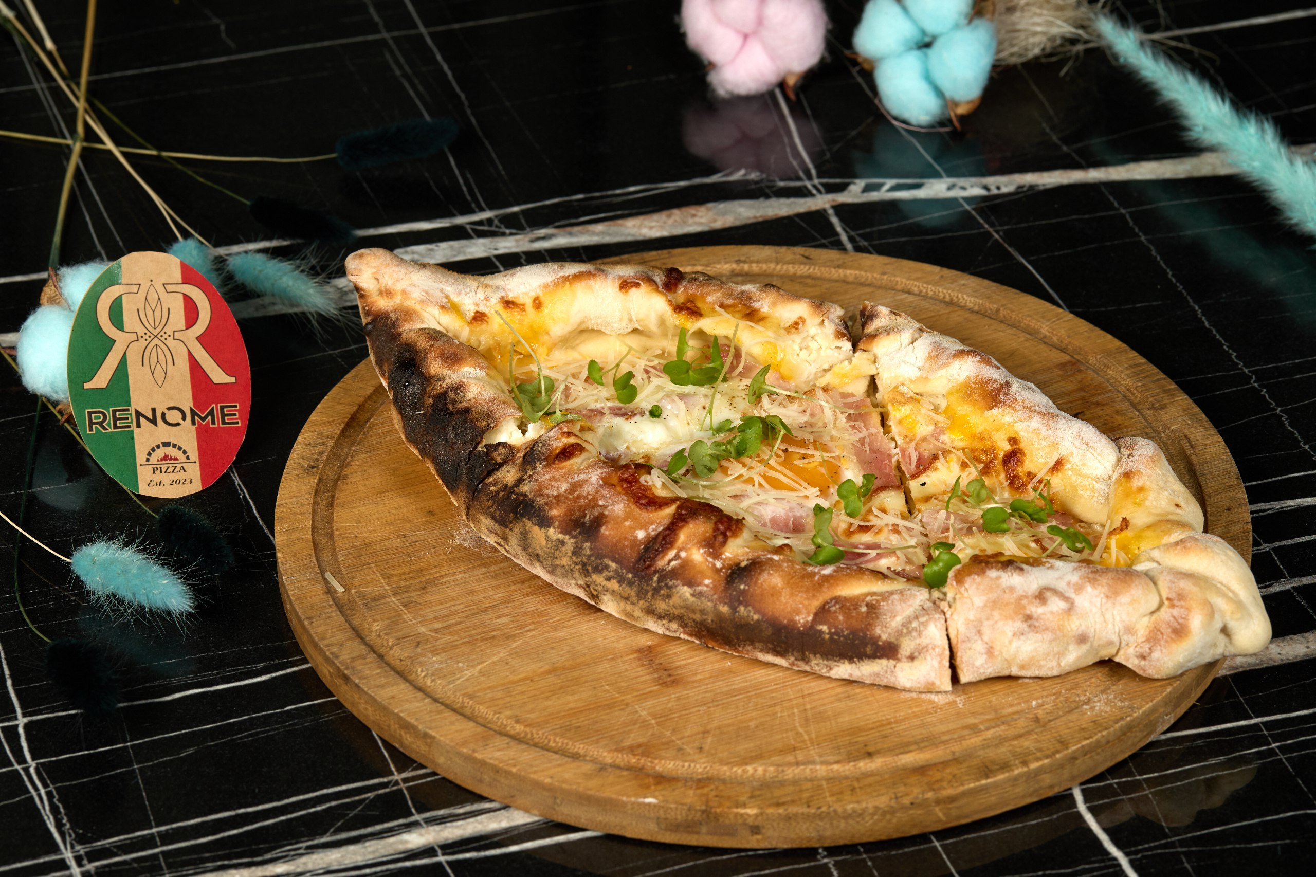 Pide cu bacon și ou