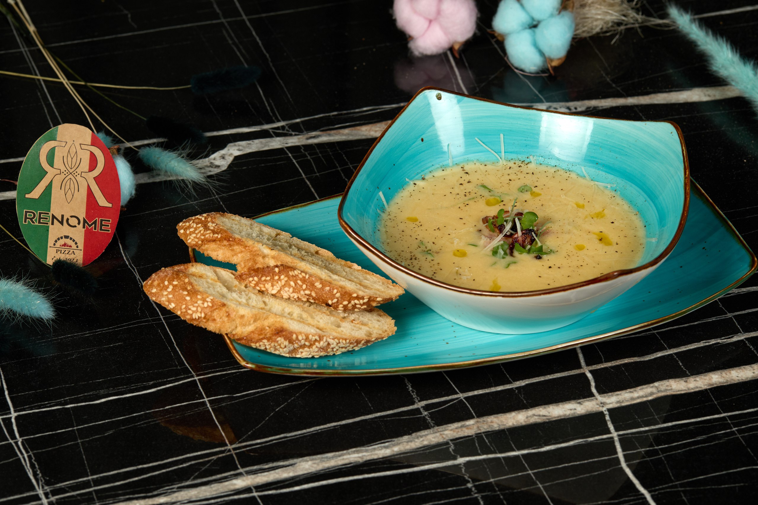 Supă cremă de brânză cu bacon