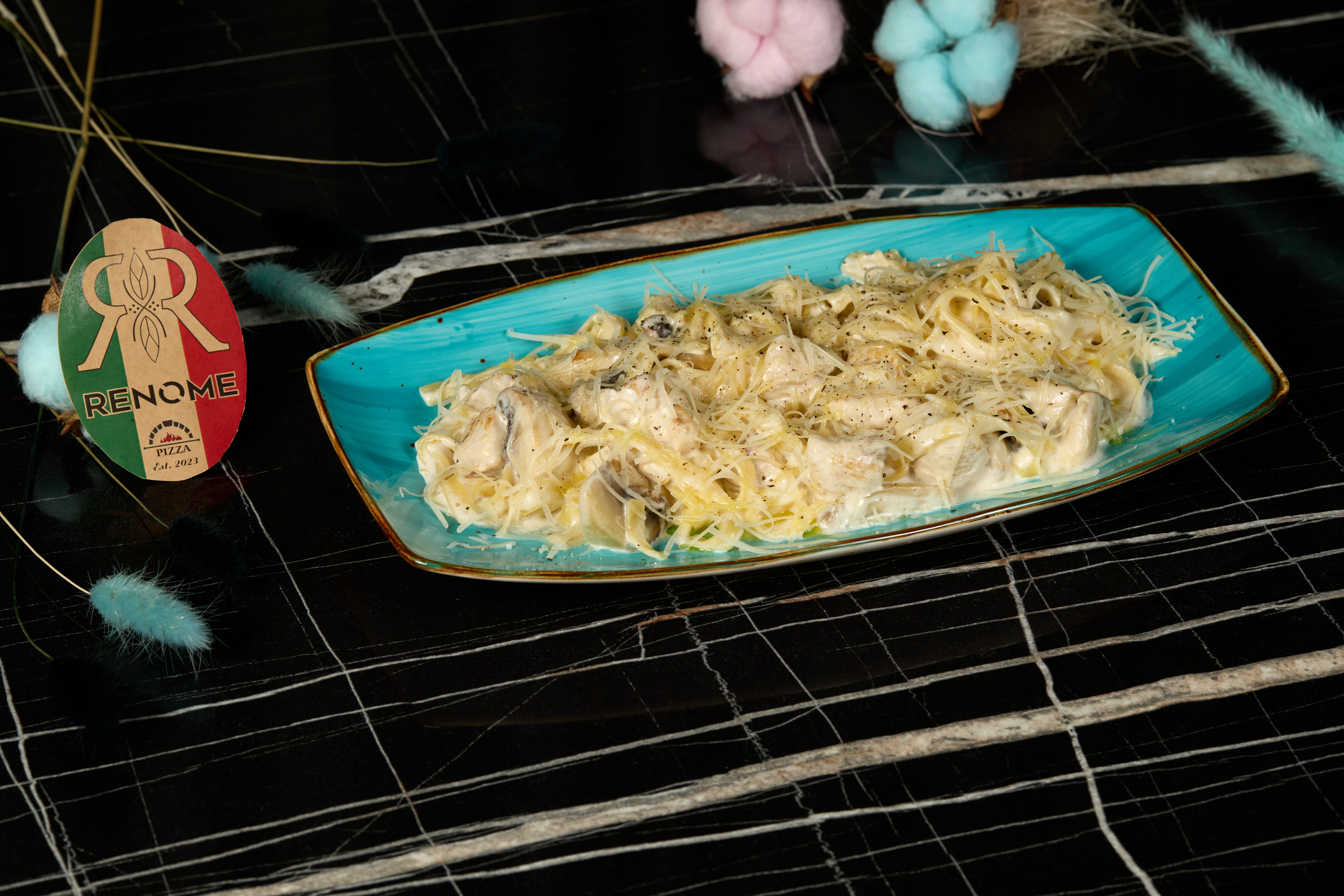 Fettuccine cu pui și ciuperci