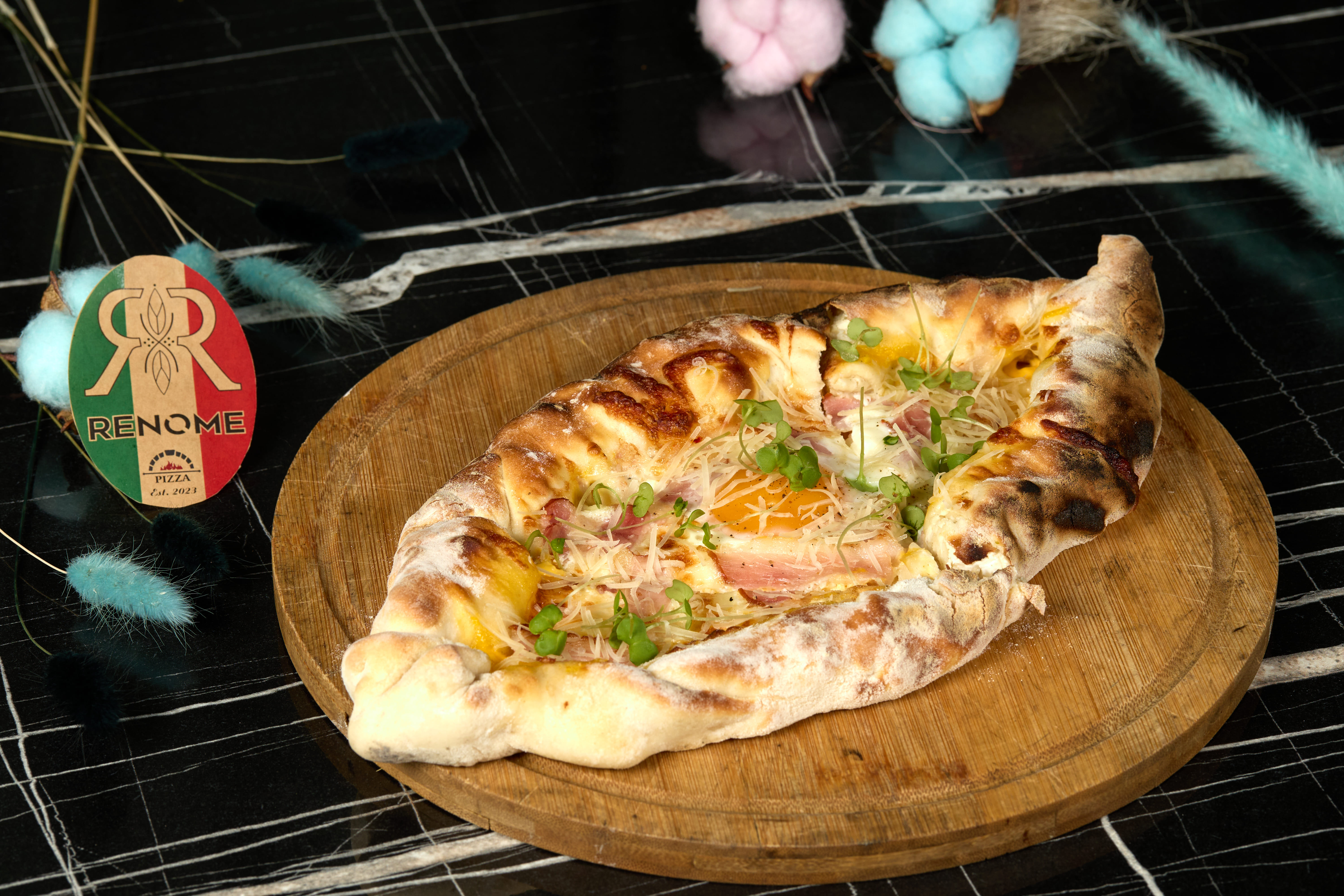 Pide cu bacon și ou