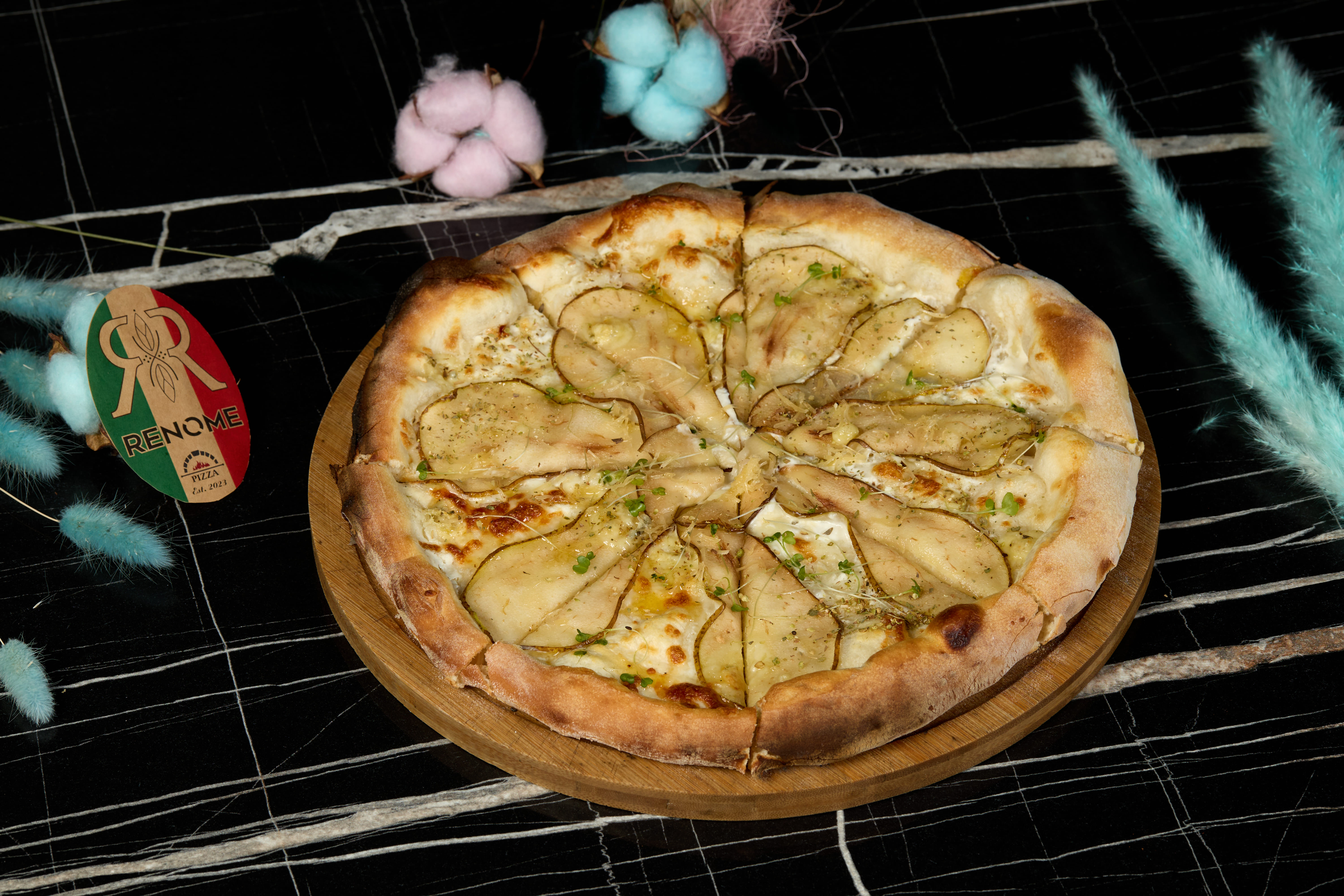 Pizza cu pere și gorgonzola