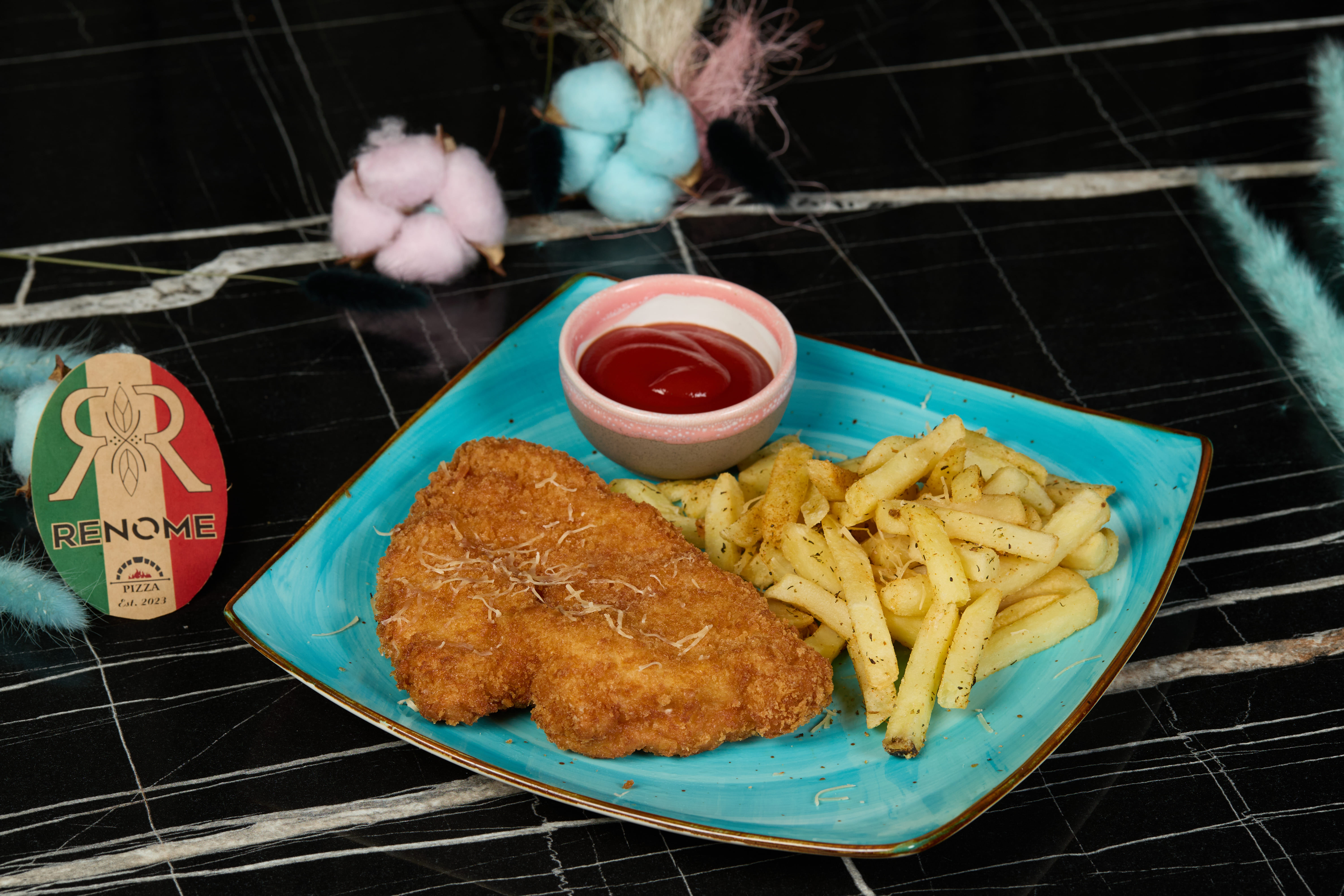 Șnițel cu cartofi prăjiți